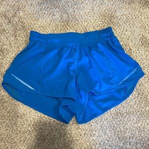 Lululemon hotty hot Low-Rise Lined Short 2.5”